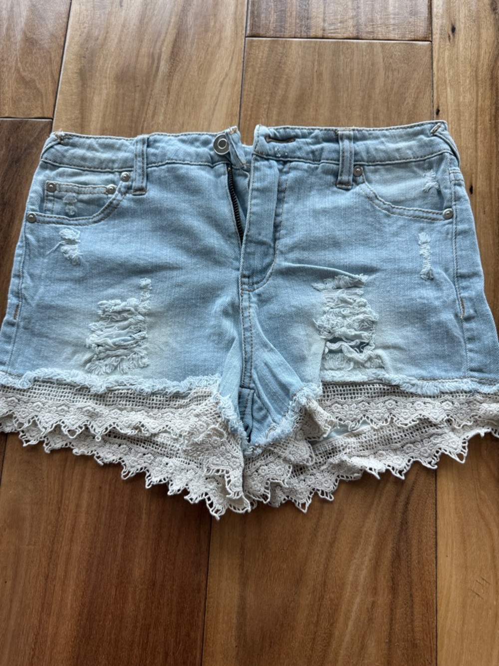 Elan: Light Wash Denim Jean Shorts with White Lace Hem